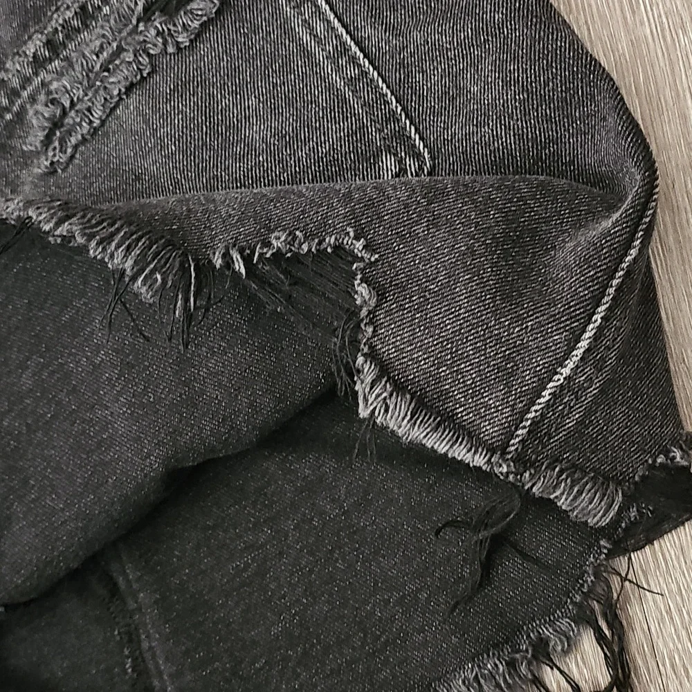 WE THE FREE Black Denim Distressed Skirt. So Cute. Sz 29 Womens!!